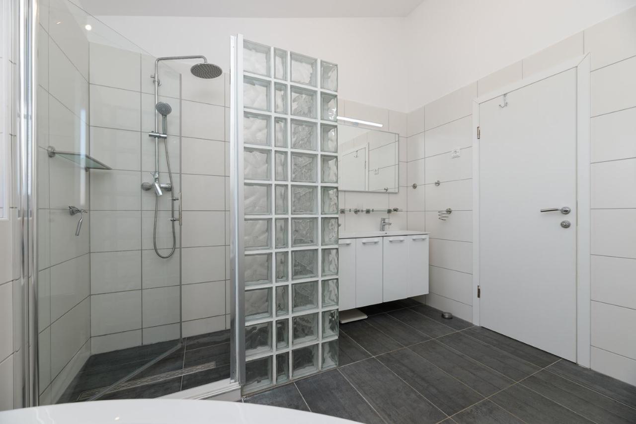 Malo Ferienvilla Privlaka, Pool, Boje, Wi-Fi, Wallbox Privlaka  Zewnętrze zdjęcie