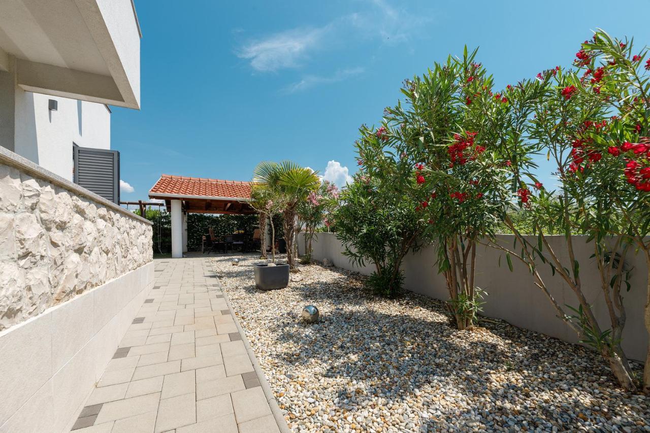 Malo Ferienvilla Privlaka, Pool, Boje, Wi-Fi, Wallbox Privlaka  Zewnętrze zdjęcie